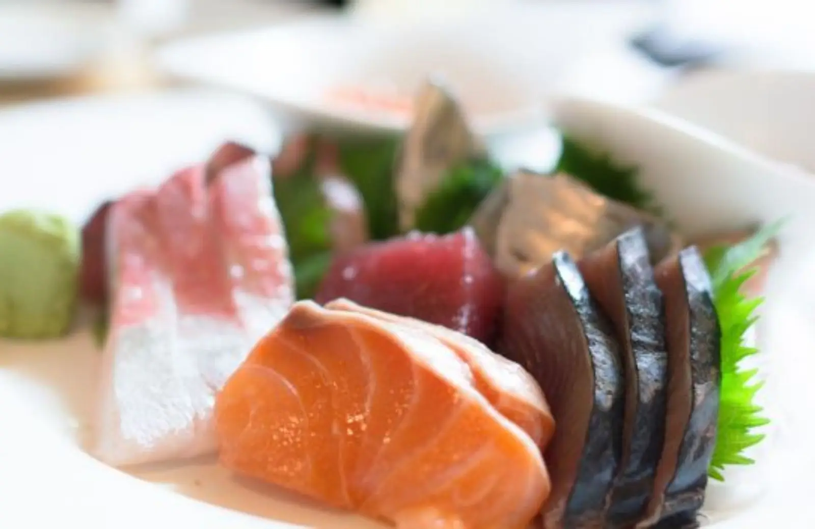 Mangiare pesce crudo: i rischi che pochi conoscono