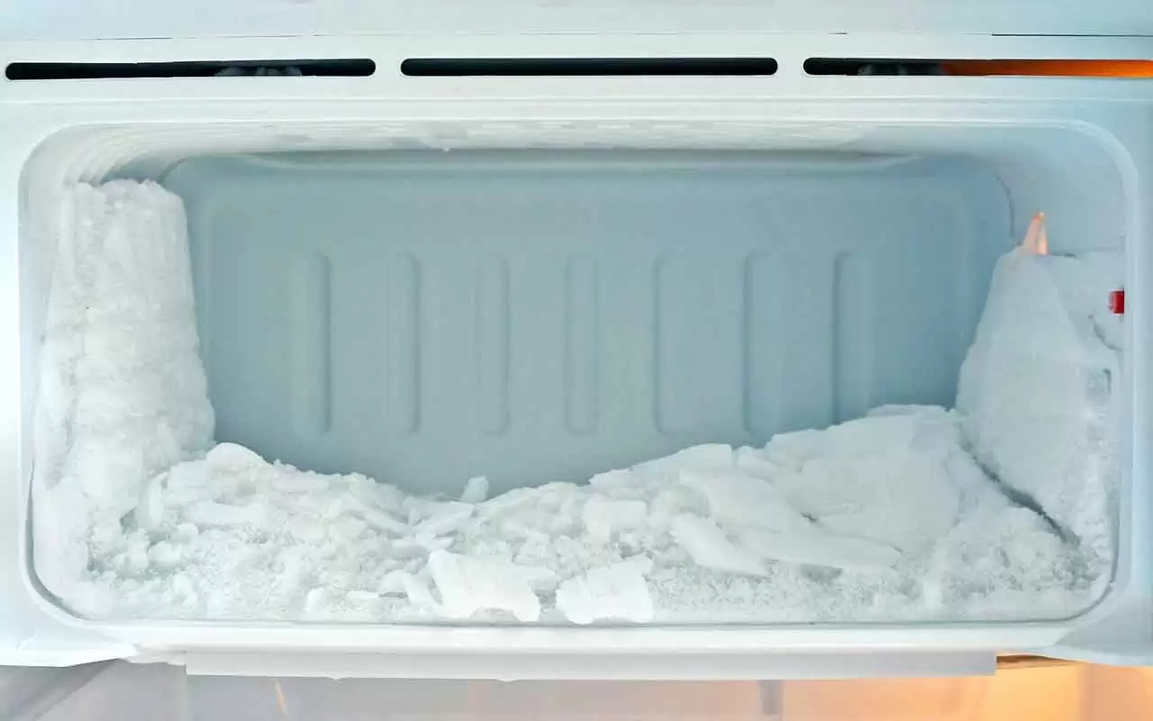 Il trucco per sbrinare il freezer velocemente
